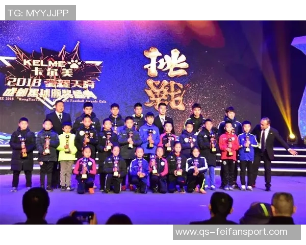 阿贾戴荣获三项大奖四年三冠荣耀无限手套庆祝夺冠游行